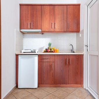 Ilustrasi dapur, ilustrasi lemari dapur kayu solid.
