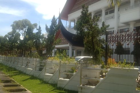 Pembangunan Pagar Gedung DPRD Sumbar Mangkrak, Kontrak Diputus