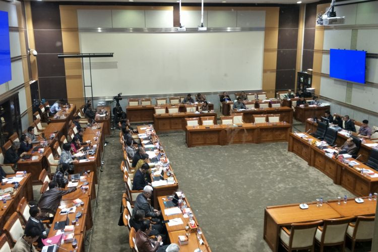 Suasana Rapat Dengar Pendapat antara Komisi III dan KPK di gedung Nusantara II, Kompleks Parlemen, Senayan, Jakarta, Selasa (13/2/2018).