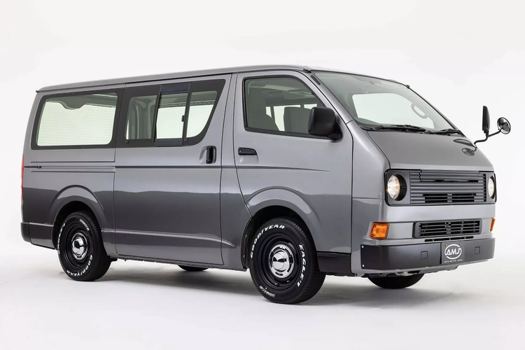Modifikasi Toyota HiAce bergaya Retro garapan AMJ (Auto Motive Japan).