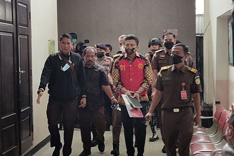Terdakwa kasus pembunuhan berencana terhadap Nofriansyah Yosua Hutabarat atau Brigadir J, Ferdy Sambo tiba di Pengadilan Negeri (PN) Jakarta Selatan, Senin (17/10/2022). 