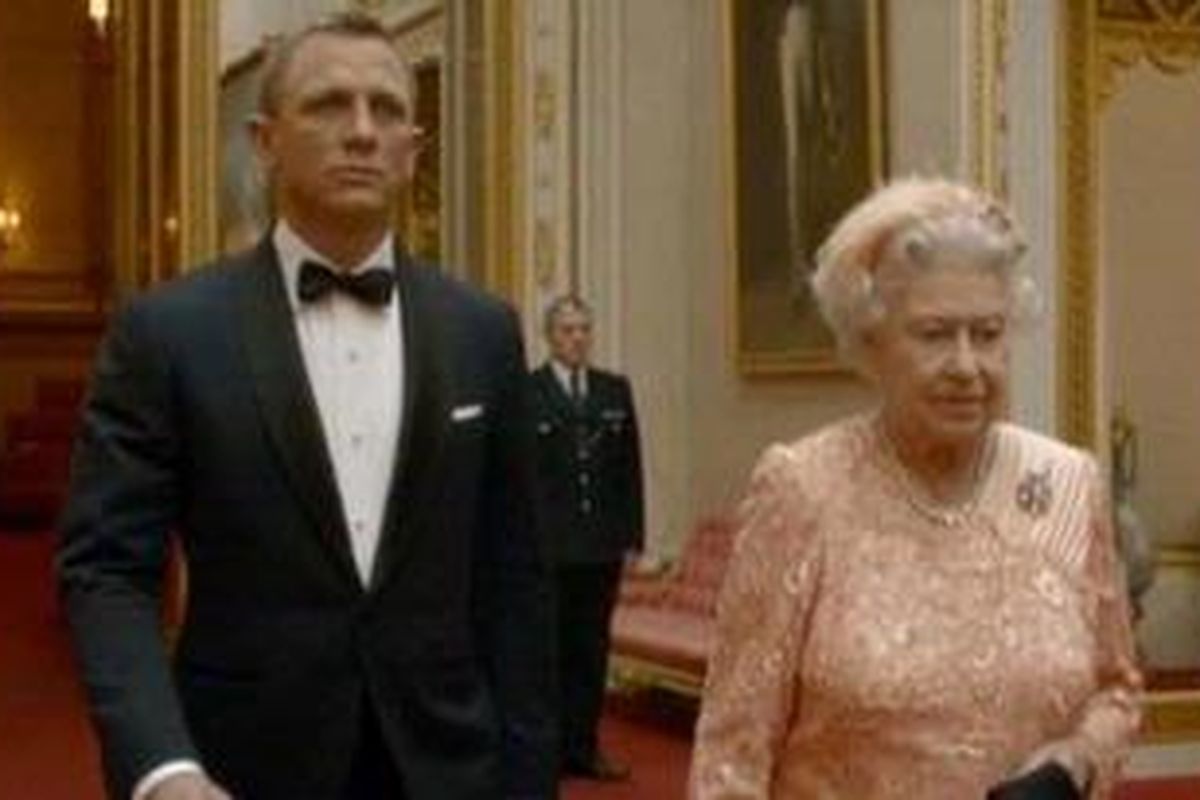 Daniel Craig dan Ratu Elizabeth