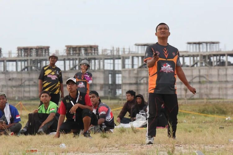 Persatuan Layangan Aduan Seluruh Indonesia (Perlasi) menggulirkan kejuaraan tingkat nasional bertaajuk Turnamen Layangan Aduan Piala Menpora Kejurnas 2023.