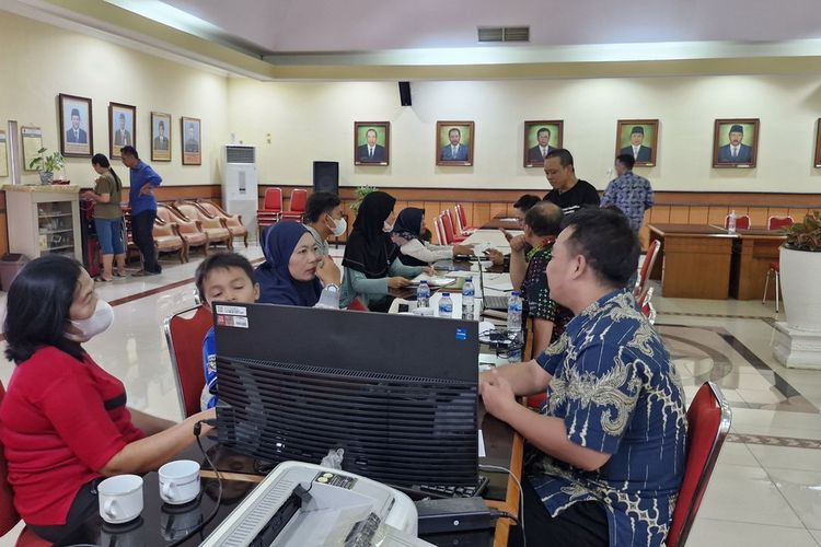 Disdikbud membuka posko PPDB dan layanan call center di kantornya di Jalan Pemuda Kota Semarang, Rabu (12/6/2024).