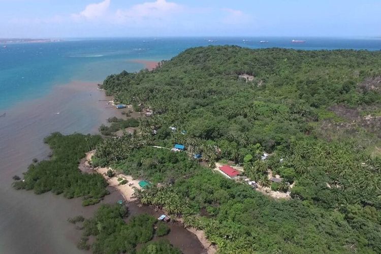 Pesisir Pulau Tanjung Sauh, Nongsa yang ditempati oleh nelayan. Saat ini pulau tersebut telah ditetapkan sebagai salah satu PSN di Kota Batam