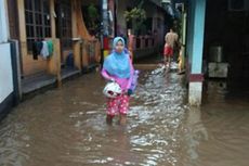 Kali Sunter Meluap, Permukiman Warga di Cipinang Melayu Dilanda Banjir 