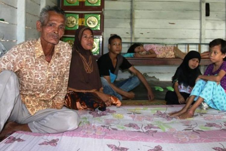 Lima anak dari pasangan Nurhayati (43) dan M. Daud Zainal (62) warga Desa Pulo Awe, Kecamatan Kuta Blang, Kabupaten Bireun,  Aceh menderita penyakit Thalassemia atau kekurangan sel darah merah.