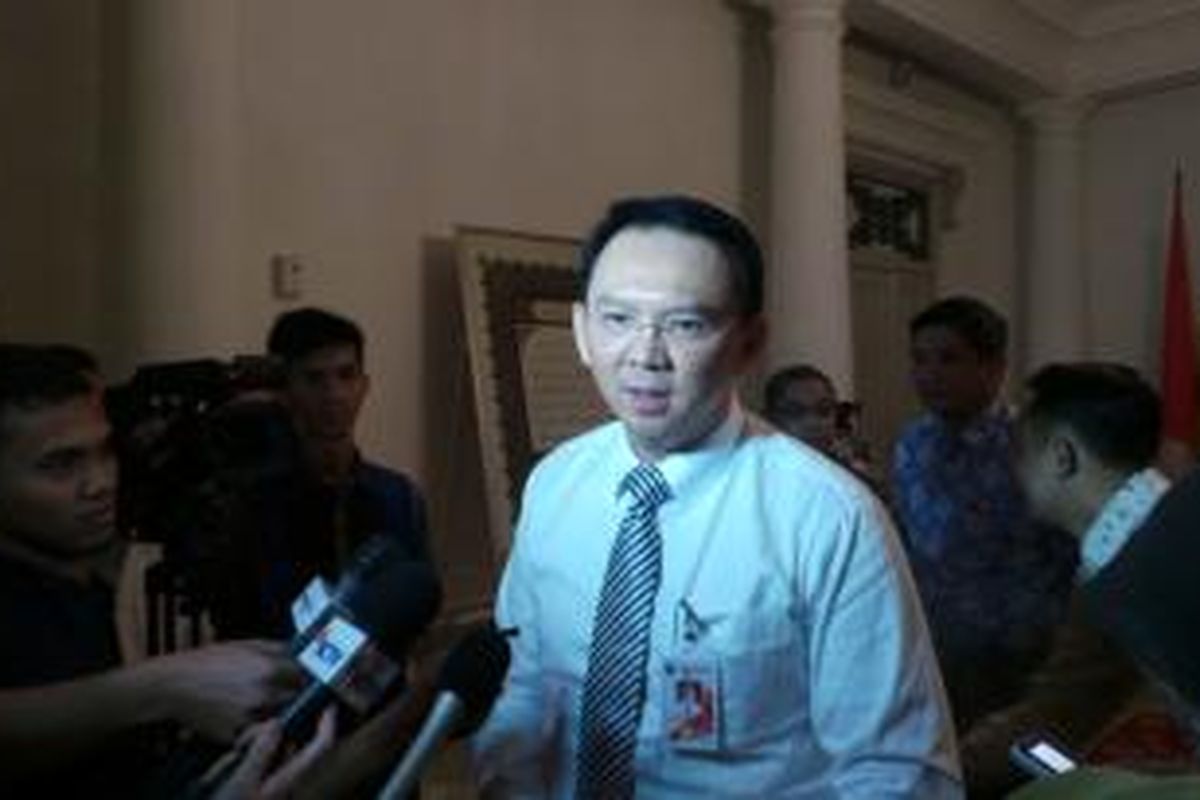 Wakil Gubernur DKI Jakarta Basuki Tjahaja Purnama seusai bertemu Gubernur DKI Jakarta Joko Widodo, di Balaikota Jakarta, Rabu (23/7/2014).