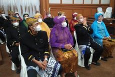 Senyum Pemulung di Gresik, 12 Tahun Hidup Bersama Istri, Kini Pernikahan Dilegalkan