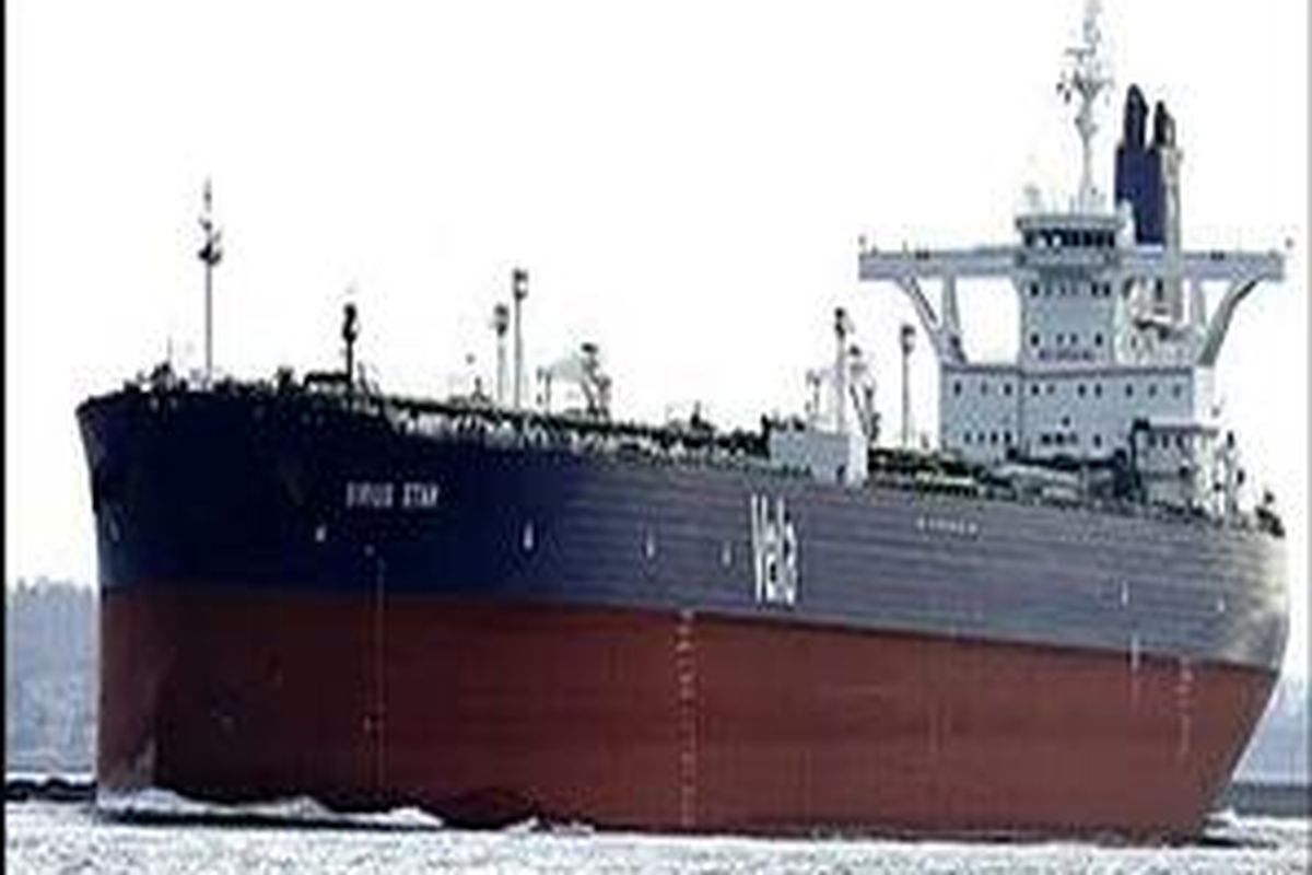 Kapal minyak Sirius Star milik perusahaan Arab Saudi dikuasai bajak laut di Somalia, Senin (17/11).