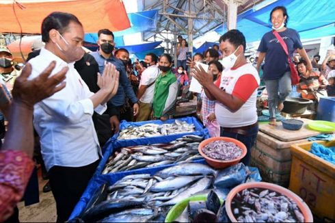 Kunjungi Pasar Porsea Toba, Jokowi Beri Bantuan Rp 1,2 Juta untuk Setiap Pedagang