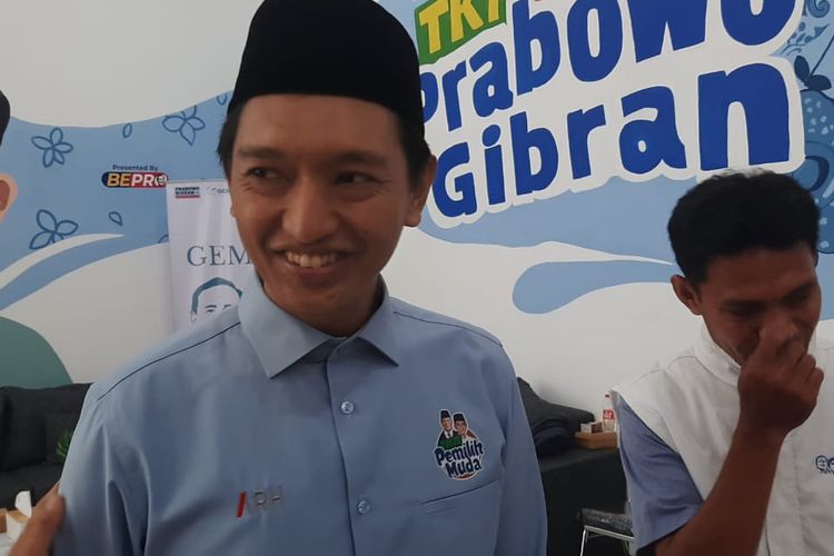 Komandan Tim Fanta Arief Rosyid Hasan saat meninjau pemeriksaan kesehatan gratis untuk masyarakat umum di TKN Fanta Headquarter, Menteng, Jakarta Pusat, Rabu (6/12/2023).