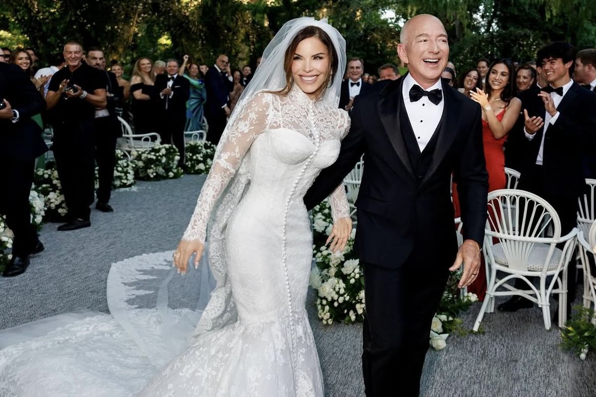 Penampilan Jeff Bezos dan Lauren Shanchez di hari pernikahannya yang digelar di Pulau San Giorgio Maggiore, Venesia, Italia, Jumat (27/6/2025).