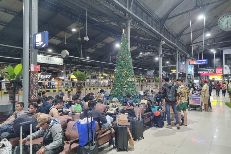 Suasana Stasiun Kereta Yogyakarta pada Kamis (7/12/2023)