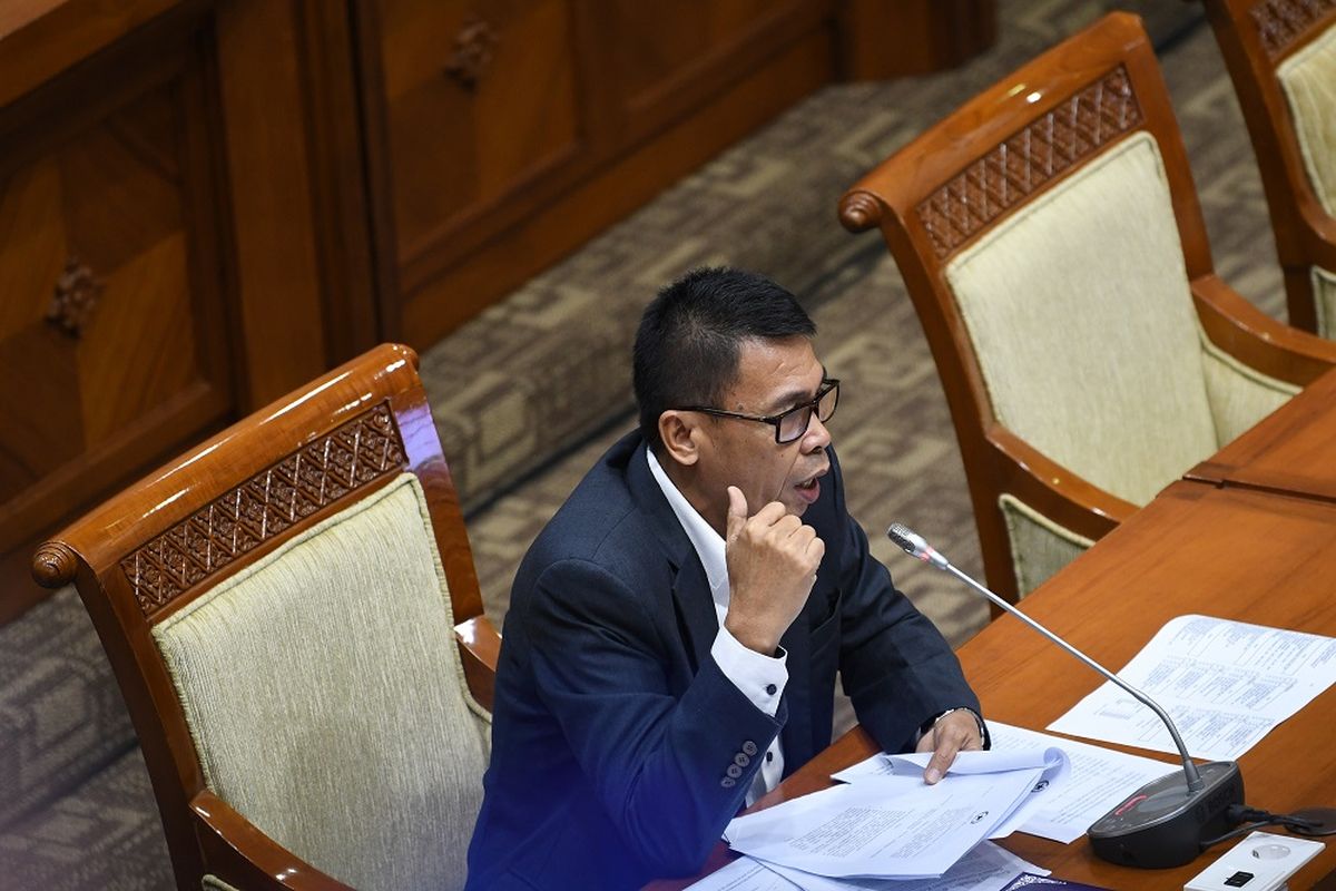 Calon pimpinan KPK Nawawi Pomolango menjalani uji kepatutan dan kelayakan di ruang rapat Komisi III DPR RI, Jakarta, Rabu (11/9/2019). ANTARA FOTO/Aditya Pradana Putra/hp.
 