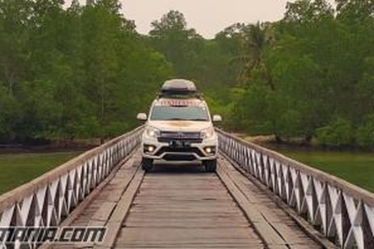 Daihatsu Teros 7 Wonders tiba di titik finis perjalanan ribuan kilometer di Kalimantan.