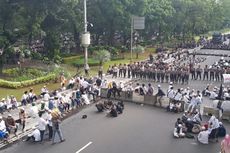 Jalan Medan Merdeka Barat Ditutup, Massa Aksi 313 Berkumpul di Bundaran Patung Kuda