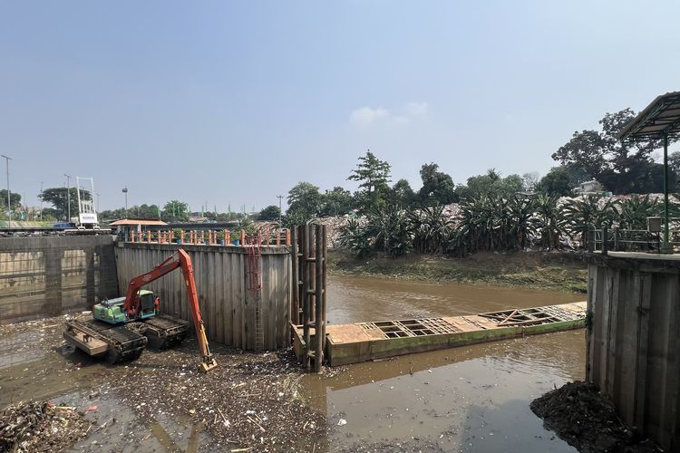 Saringan Sampah TB Simatupang Jaksel, Bisa Angkut 30 Persen Sampah Ciliwung Sebelum Masuk Kota