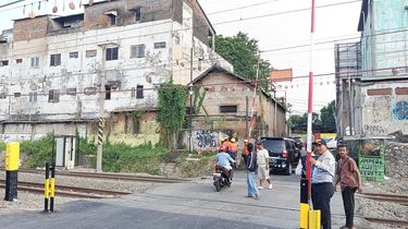 Pelintasan Ampera Bekasi Kini Dipasang Palang dan Dijaga Dishub Usai Kecelakaan Kereta