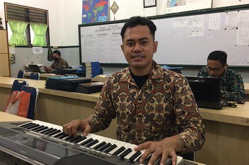 Sosok Tri Adinata, Guru Musik di Medan yang Menangis Haru Saat Disambangi Alan Walker