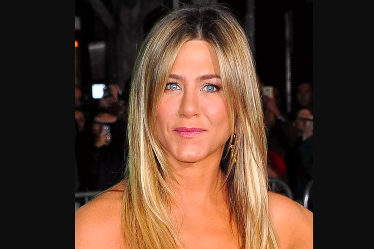 Jennifer Aniston, gaya rambut wanita shoulder length cut with layers