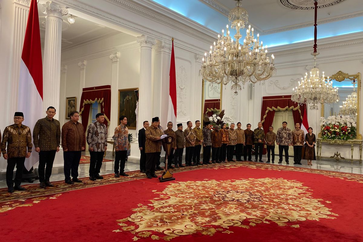 Para menteri Kabinet Merah Putih periode 2024-2029 yang dipanggil satu per satu oleh Presiden Prabowo Subianto di Istana Merdeka, Jakarta Pusat, Minggu (20/10/2024). 