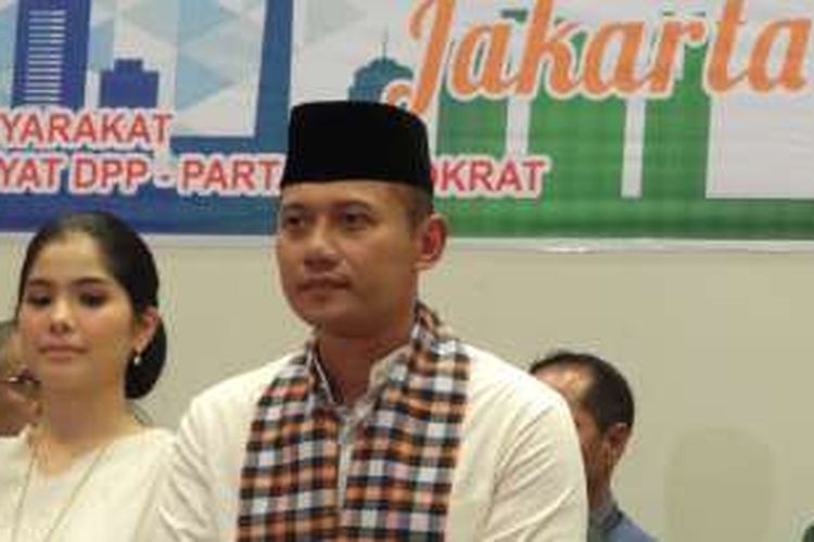 Bakal calon gubernur DKI Jakarta Agus Harimurti Yudhoyono bersama istri Annisa Pohan, di DPP Partai Demokrat, Jumat (23/9/2016). 