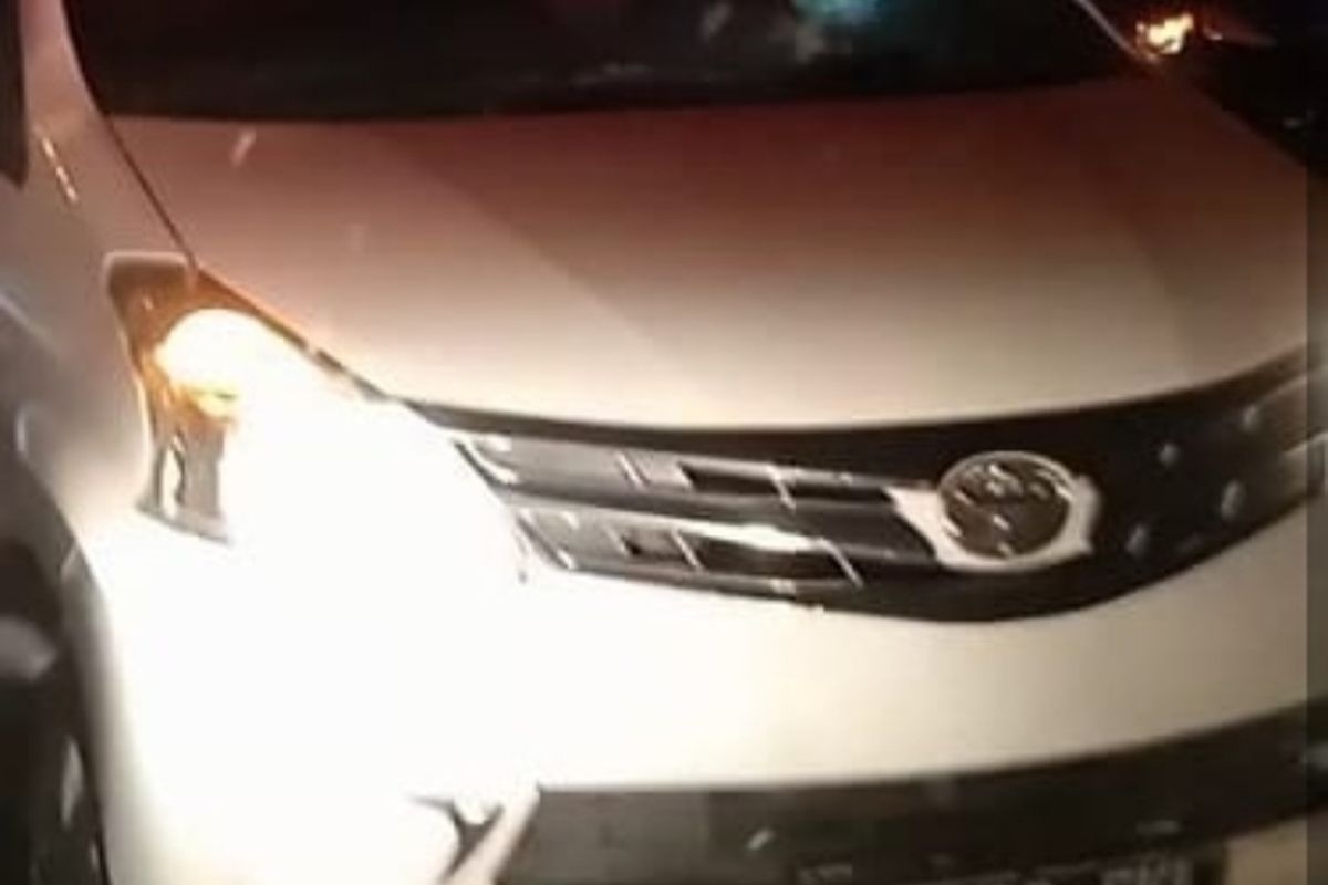 Kasus ambulans dihalang-halangi kembali terjadi di wilayah Jakarta Timur. Kali ini, ambulans dari Emergency Response Indonesia dihalang-halangi mobil Toyota Avanza saat melaju di Jalan Raya Bogor, Kramatjati, Sabtu (2/10/2021) malam.