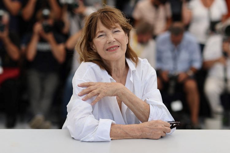 (FILES) British singer and actress Jane Birkin poses during a photocall for the film Jane par Charlotte (Jane By Charlotte) at the 74th edition of the Cannes Film Festival in Cannes, southern France, on July 8, 2021. Jane Birkin died, it was announced on July 16, 2023. (Photo by Valery HACHE / AFP)