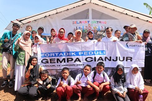 Jadi Pemantik Semangat Sekolah, Fortadik Salurkan Bantuan Gempa Cianjur