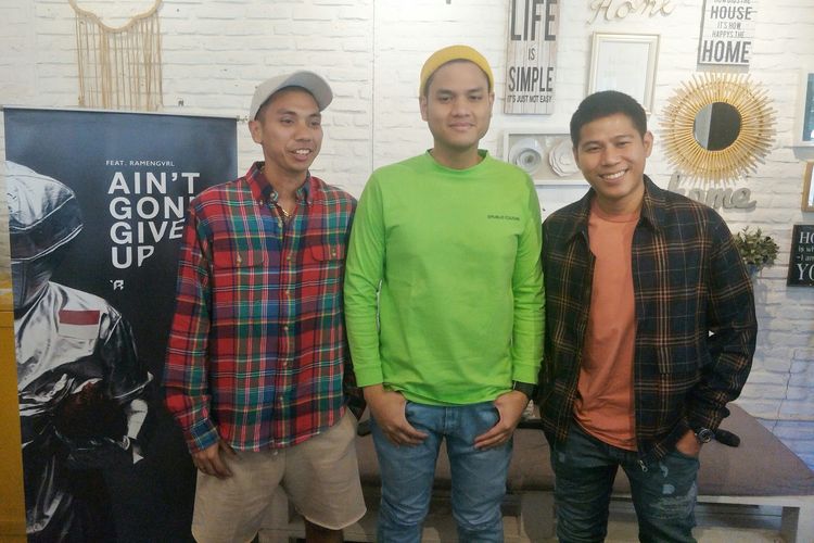 Rayi, Asta dan Nino yang tergabung dalam grup musik RAN dalam peluncuran single Aint Gonna Give Up di Twin House, Cipete, Jakarta Selatan, Rabu (21/8/2019).