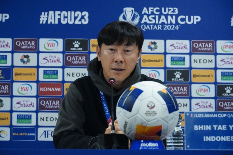 Pelatih Timnas U23 Indonesia, Shin Tae-yong, berbicara soal perasaannya dalam menghadapi negara kelahirannya sendiri, Korea Selatan, di perempat final Piala Asia U23 2024 pada Kamis (25/4/2024) atau Jumat dini hari pukul 00.30 WIB. Terkini, PSSI memperpanjang kontrak Shin Tae-yong hingga 2027. 