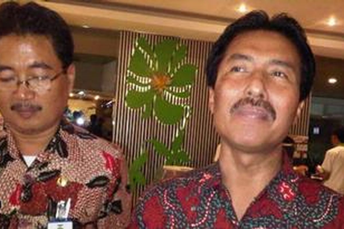 Sekretaris Dinas Peternakan Provinsi Jatim, Irawan Subianto (kanan), Kamis (22/11/2012).
