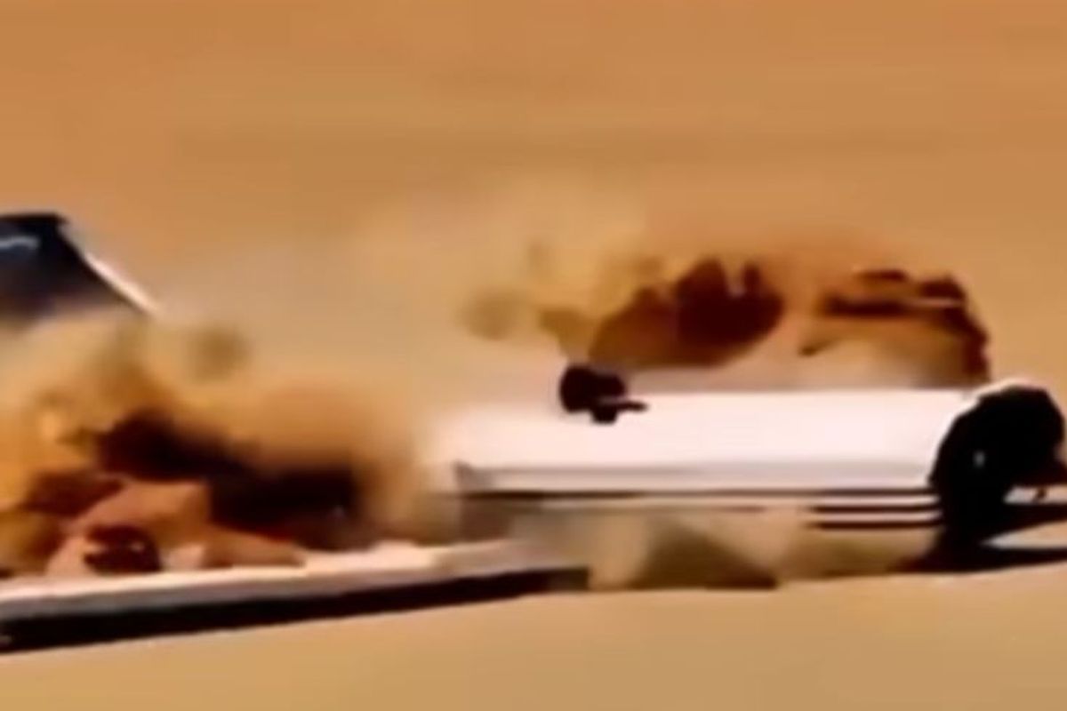 Eksperimen Pesawat Boeing 727 Sengaja Dijatuhkan untuk Simulasi Kecelakaan 2012