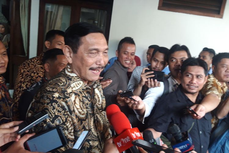 Menteri Koordinator Bidang Kemaritiman dan Investasi Luhut Binsar Pandjaitan ketika ditemui awak media di kediamannya di Jakarta, Rabu (25/12/2019).