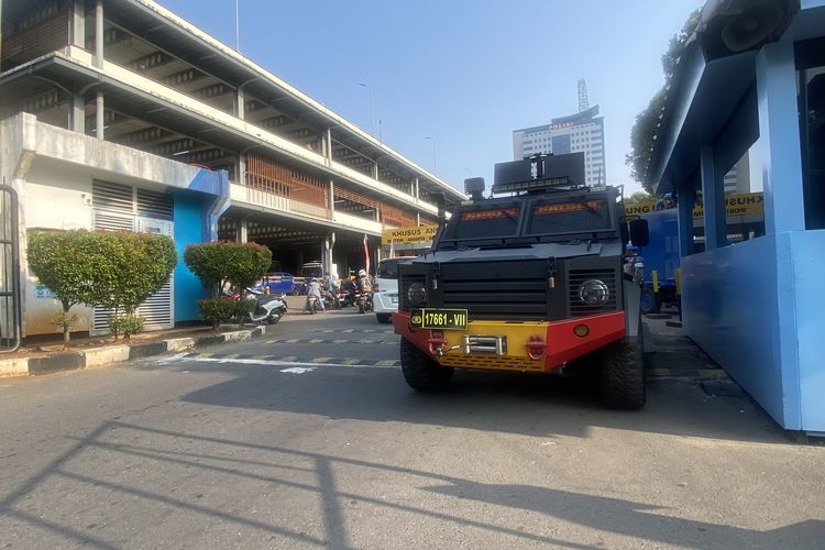 Mapolda Metro Jaya Dijaga Ketat Rantis Brimob