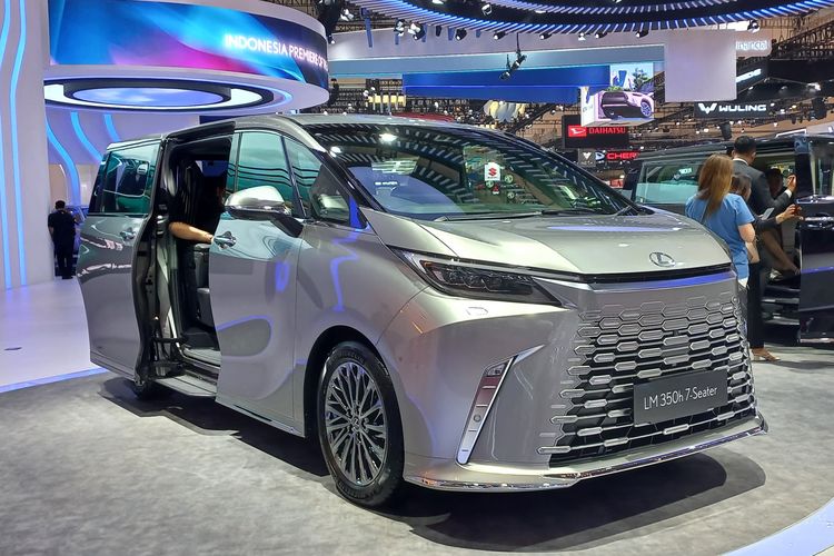 Lexus LM jadi salah satu primadona di GIIAS 2024