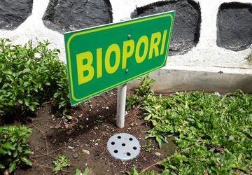 Kelola Air dan Sampah, Biopori Dipasang di 2 Desa di Karawang