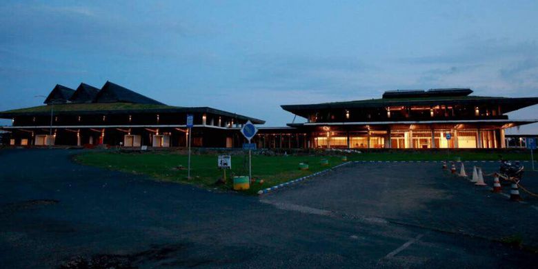 Bandara Blimbingsari Banyuwangi bakal makin sibuk dengan adanya 12 jadwal penerbangan setiap harinya. Menggeliatnya bisnis pariwisata di Banyuwangi mendorong berbagai maskapai penerbangan membuka direct flight Jakarta-Banyuwangi.