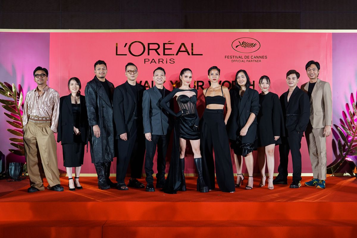 Ikon perfilman Indonesia, Cinta Laura dan Putri Marino, juga turut memeriahkan red carpet Festival Film Cannes 2023 bersama dengan Loreal Paris.