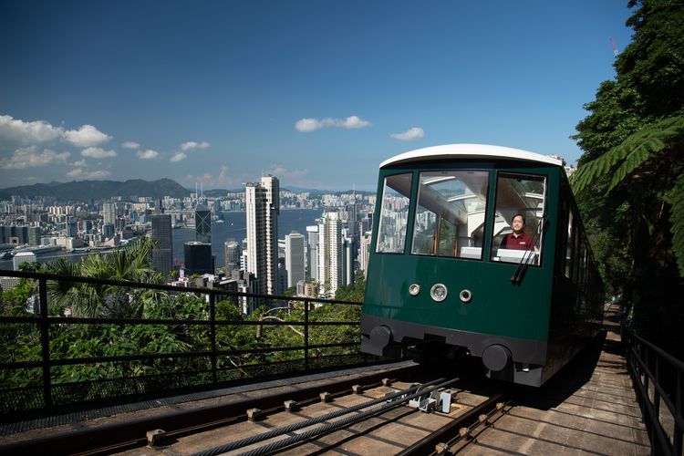 Ilustrasi Peak Tram di Hong Kong.