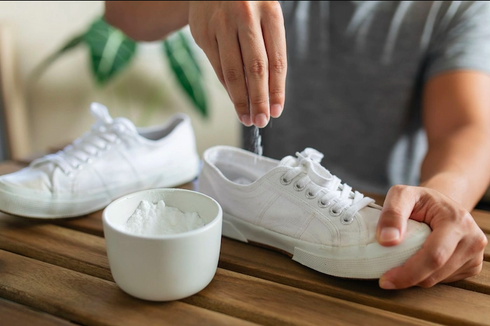 Cara Menggunakan Baking Soda untuk Hilangkan Bau Tak Sedap di Sepatu