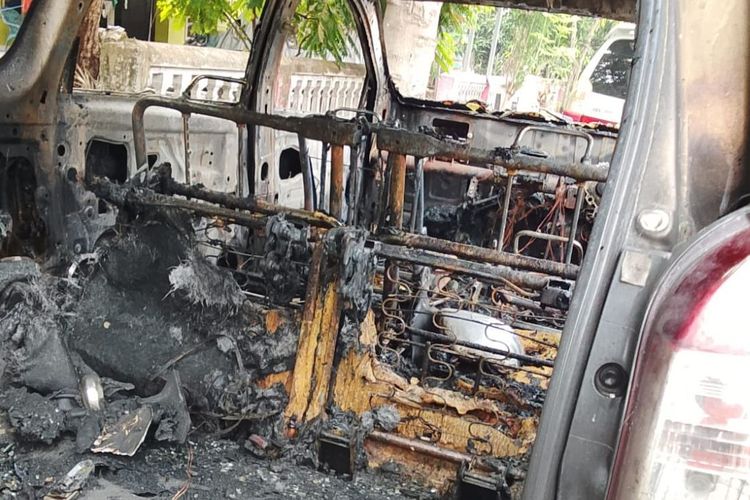Mobil di  Polman Tiba-tiba Terbakar Dini Hari, Pemilik Alami Luka Bakar