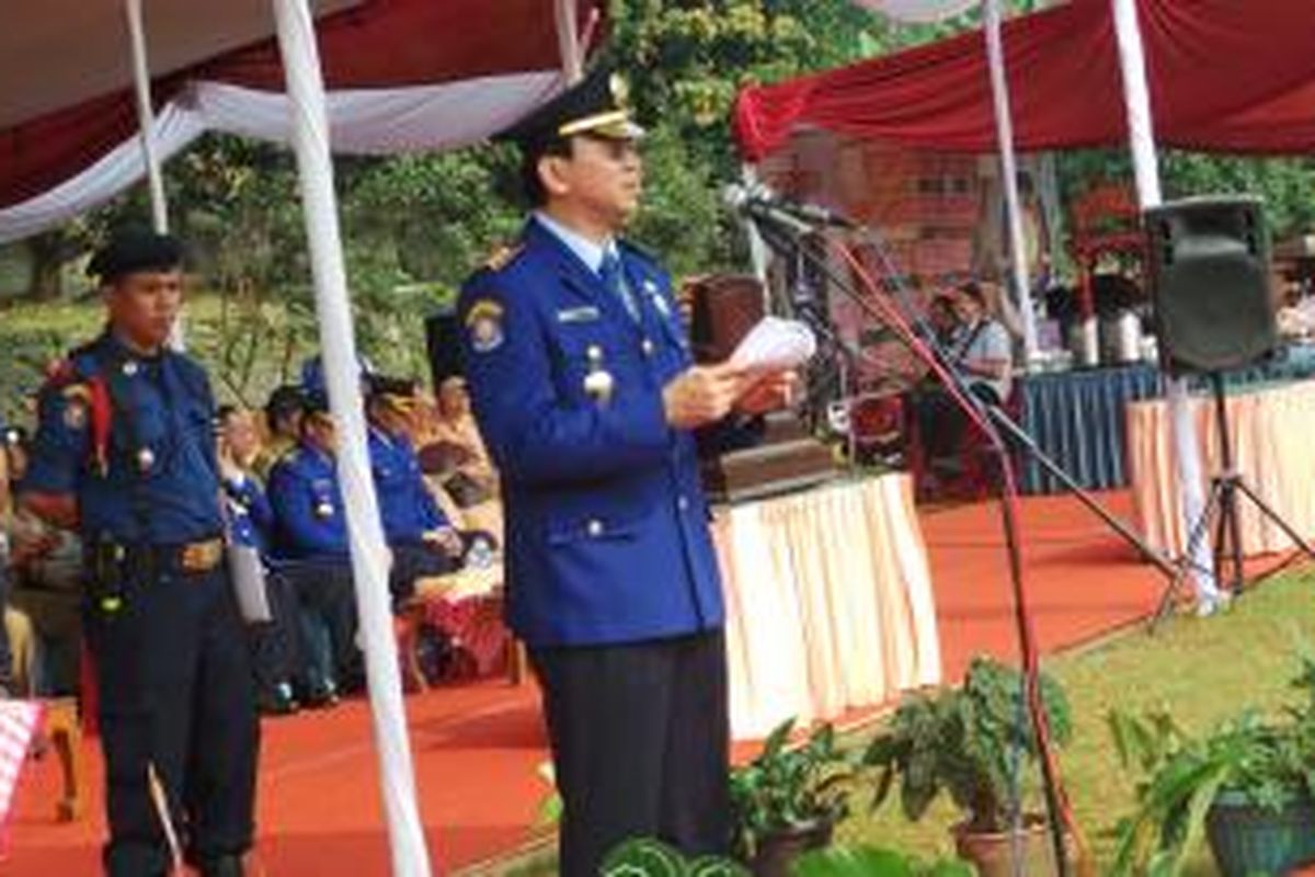 Wakil Gubernur DKI Jakarta Basuki Tjahaja Purnama menjadi inspektur upacara HUT Dinas Pemadam Kebakaran dan Penanggulangan Bencana DKI ke-95, di Ciracas, Jakarta, Sabtu (1/3/2014).