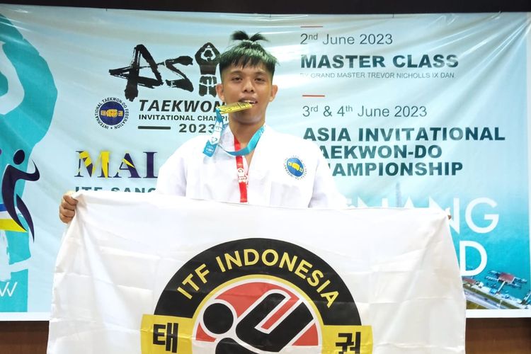 Mahasiswa Universitas Muhammadiyah Malang, Derlin Julianto yang menyabet medali emas pada Asia Invitational Taekwon-Do Championship 2023.