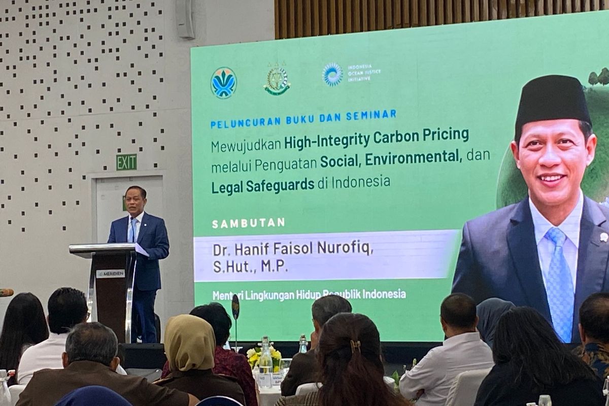 Menteri Lingkungan Hidup, Hanif Faisol Nurofiq, menjelaskan soal mekanisme perlindungan NEK, Rabu (15/10/2025). 