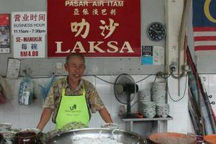 Laksa di Pasar Air Itam adalah makanan enak dan terkenal di pasar tradisional Penang, Malaysia.