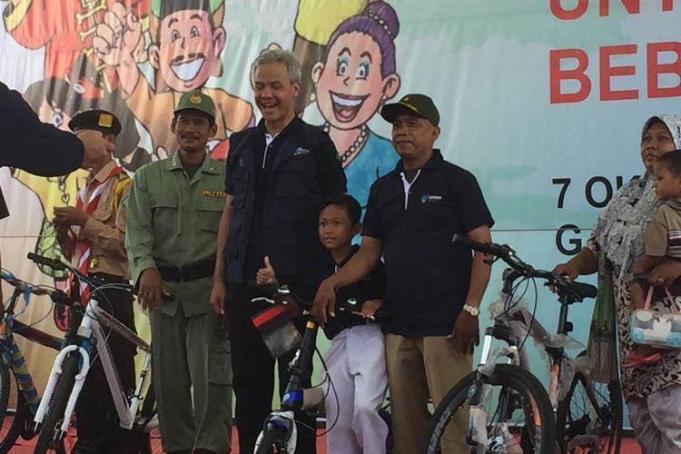 Gubernur Jawa Tengah Ganjar Pranowo menghadiri kegiatan Bulan Eliminasi Penyakit Kaki Gajah di Demak, Jawa Tengah, Sabtu (7/9/2017).