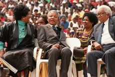 Dunia Sepak Bola Berduka untuk Nelson Mandela