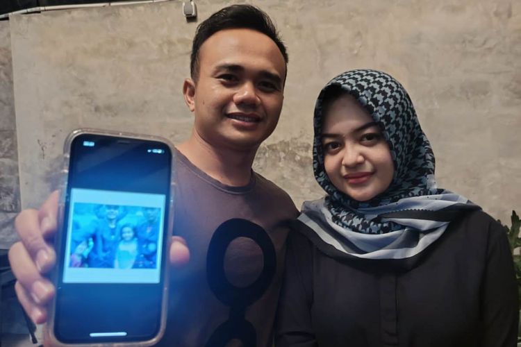 Cerita Kamil (32) dan Khansa (22), pasangan beda usia yang perjalanan cintanya tengah viral di jagat media sosial.